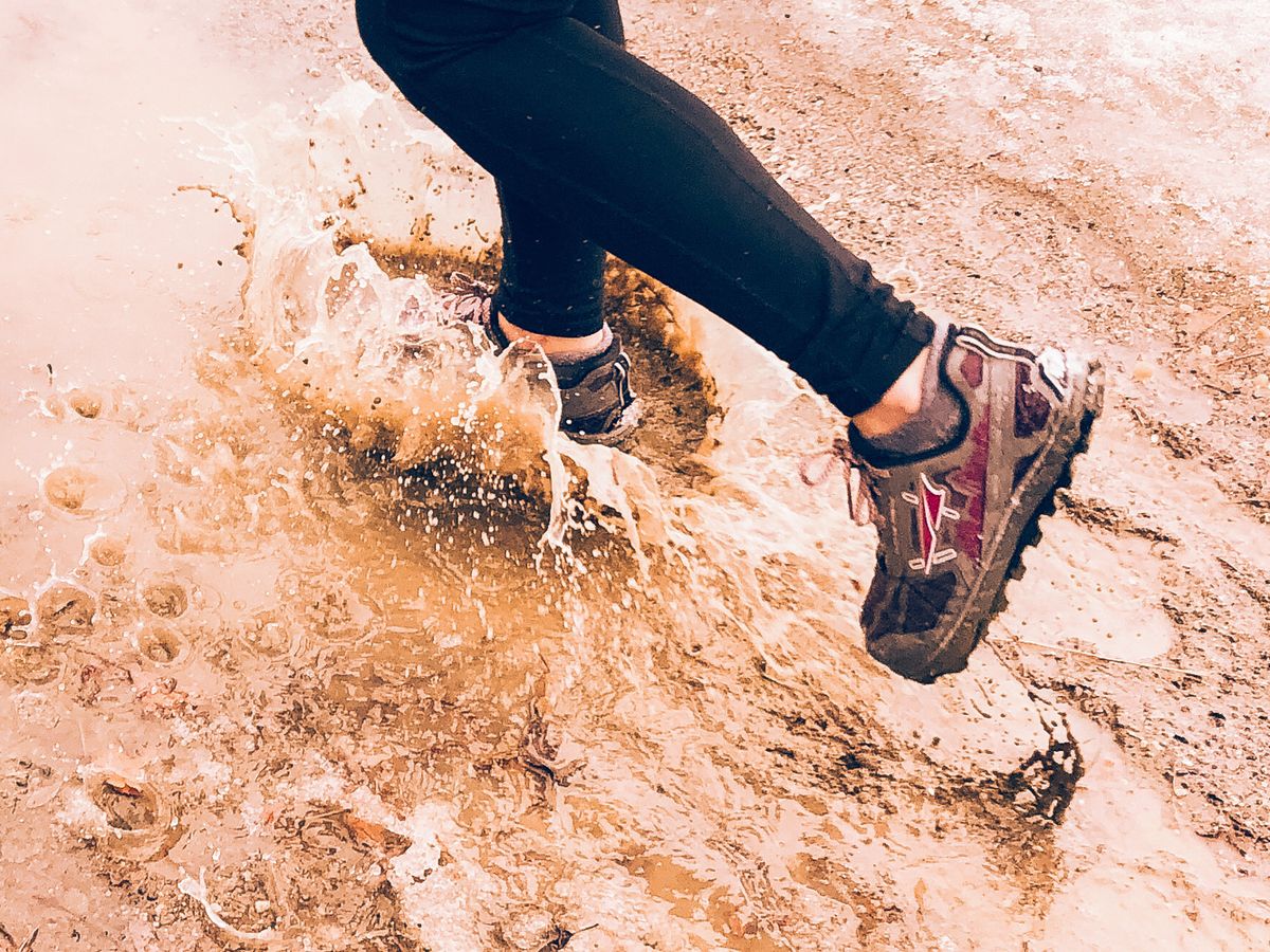 Run Anywhere: Top 10 Waterproof Track Shoes for All-Weather Performanc â Loom Footwear