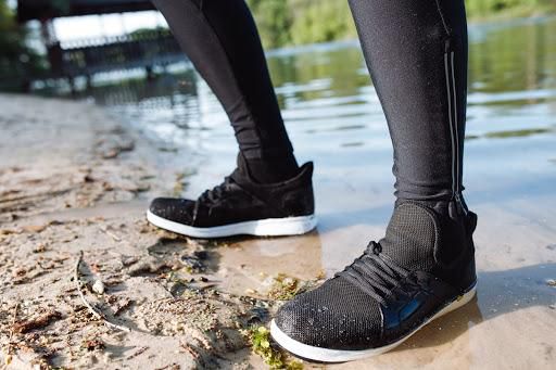 Comfort Meets Durability: Why Waterproof Casual Shoes Are a Game Changer