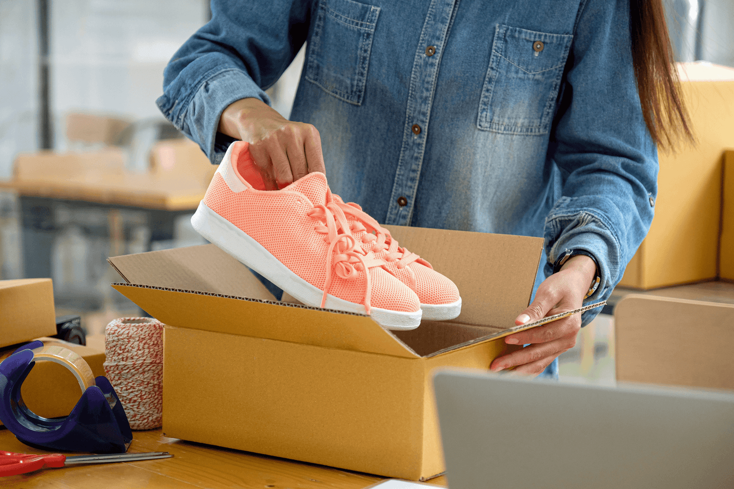 10 Best Shoes for Delivery Drivers in 2023 Loom Footwear